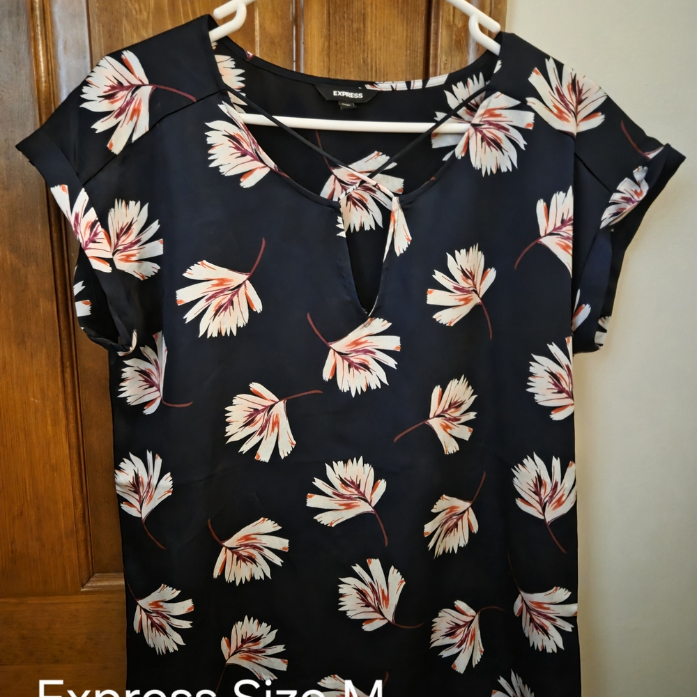 Express Top with Floral Design